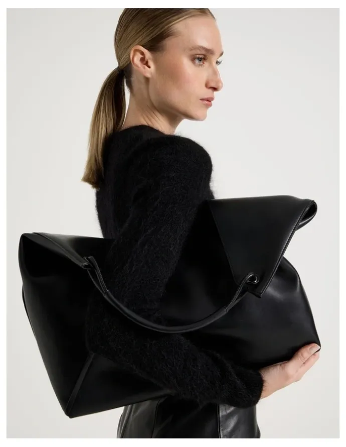 Blaq Bree Shoulder Bag in Black