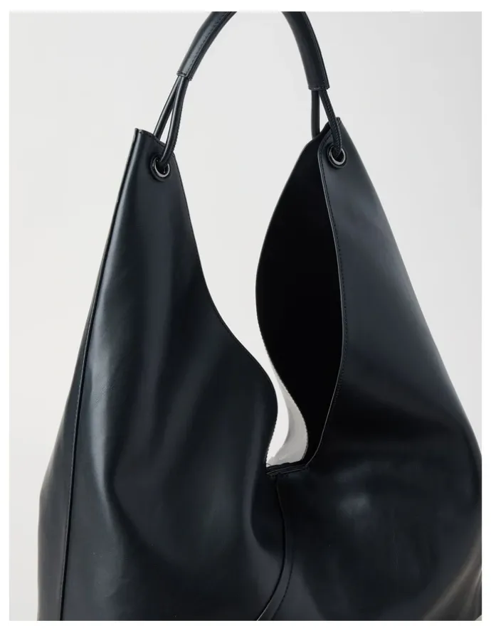 Blaq Bree Shoulder Bag in Black
