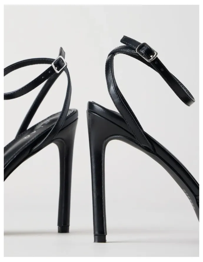 Blaq Kaitlin Sandal in Black