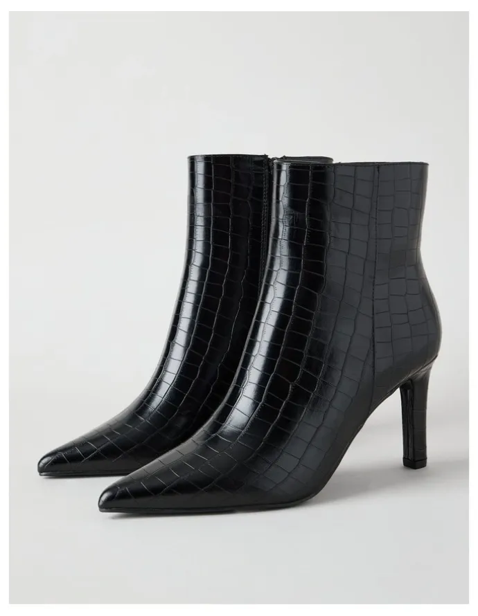 Blaq Sage Boot in Black