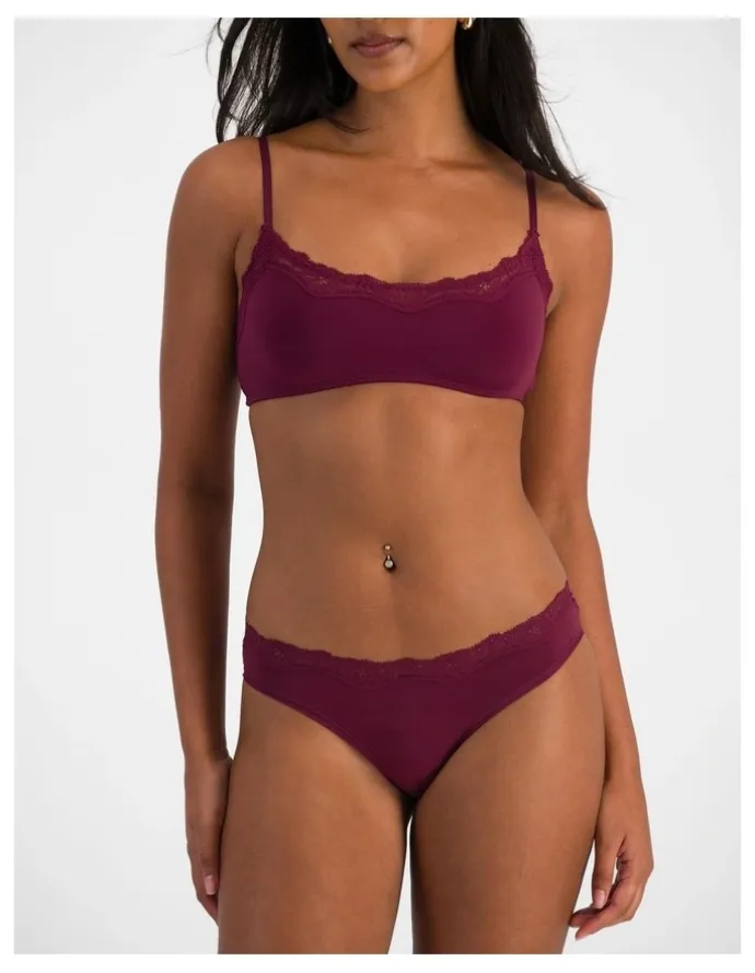 Bonds Bases Flex Lace Gee in Queen Bee