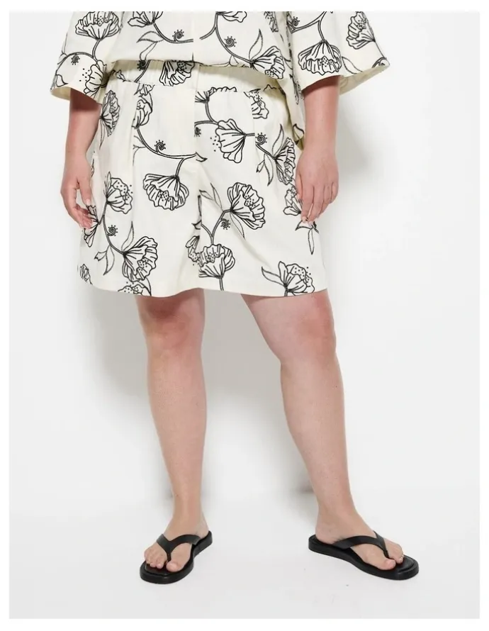 Commonry Aurora Short in Almond Floral
