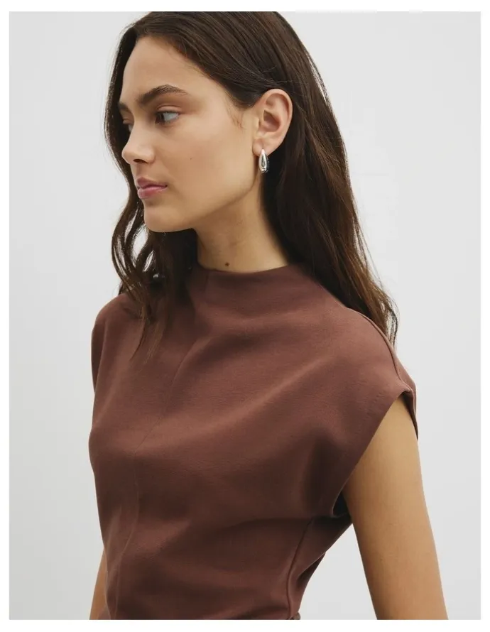 Country Road Extend Shoulder Top in Ember