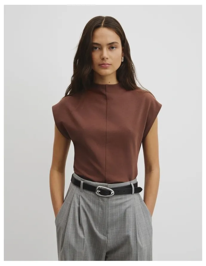 Country Road Extend Shoulder Top in Ember