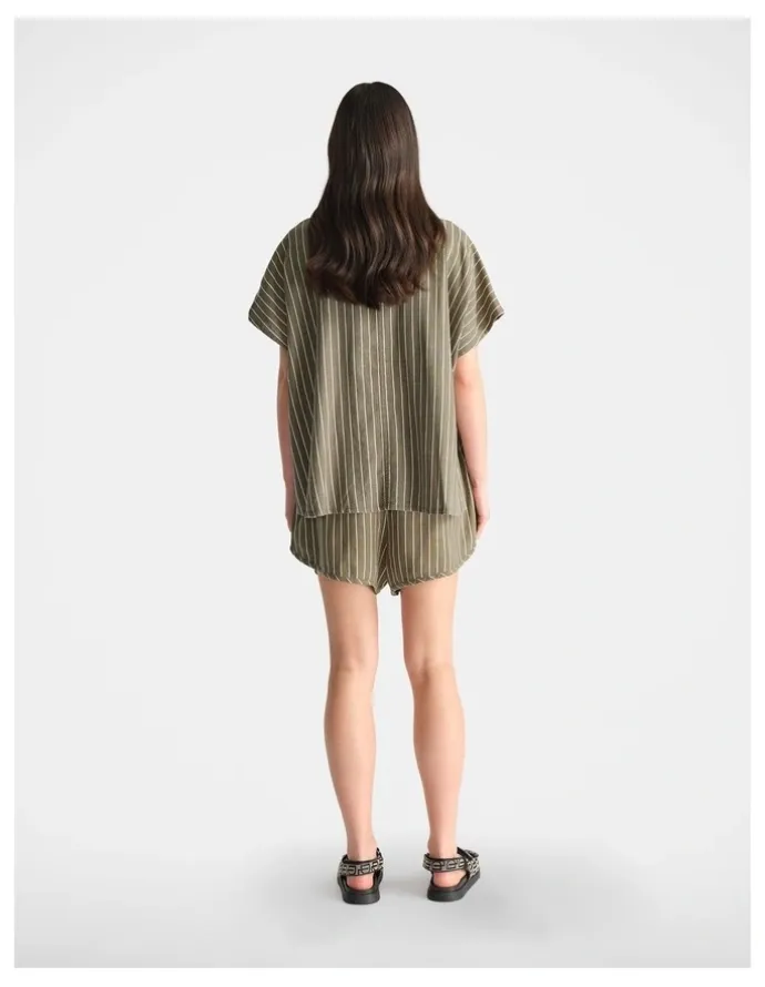 DECJUBA Linen Blend Curve Short in Green