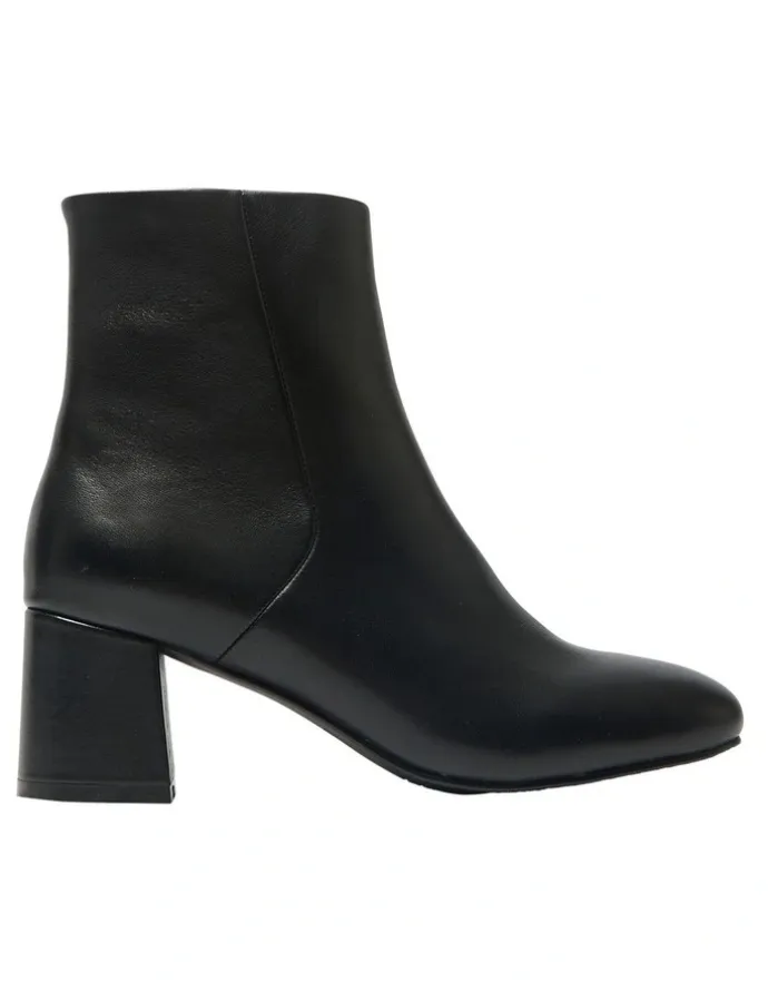 Easy Steps Dakota Boots in Black Leather
