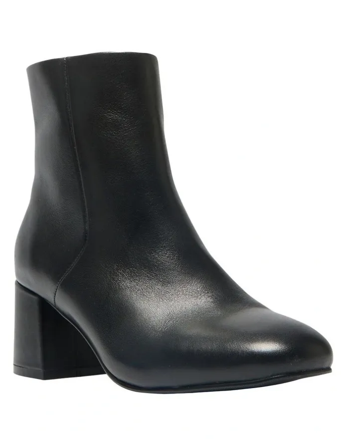 Easy Steps Dakota Boots in Black Leather