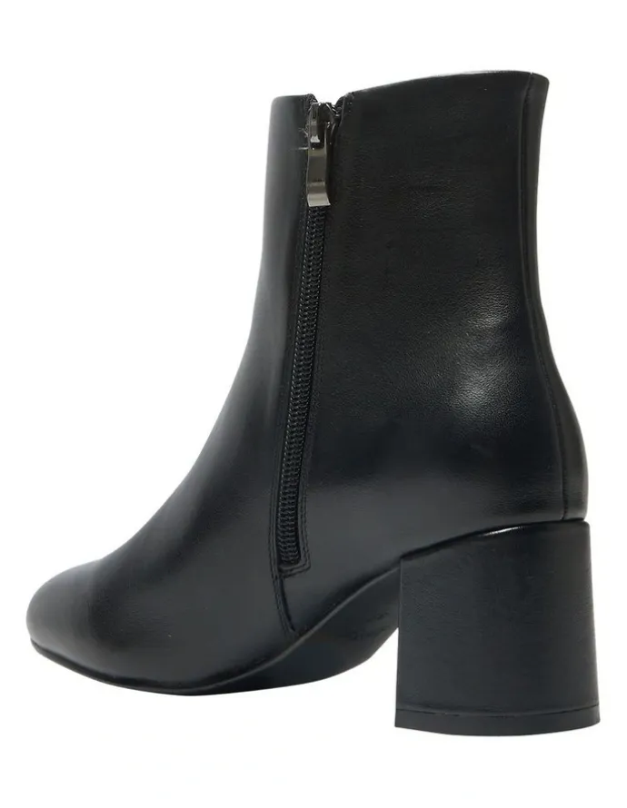 Easy Steps Dakota Boots in Black Leather