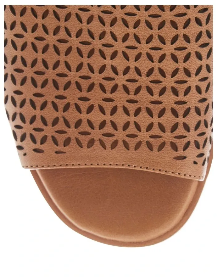Easy Steps Dane Sandals in Tan Glove