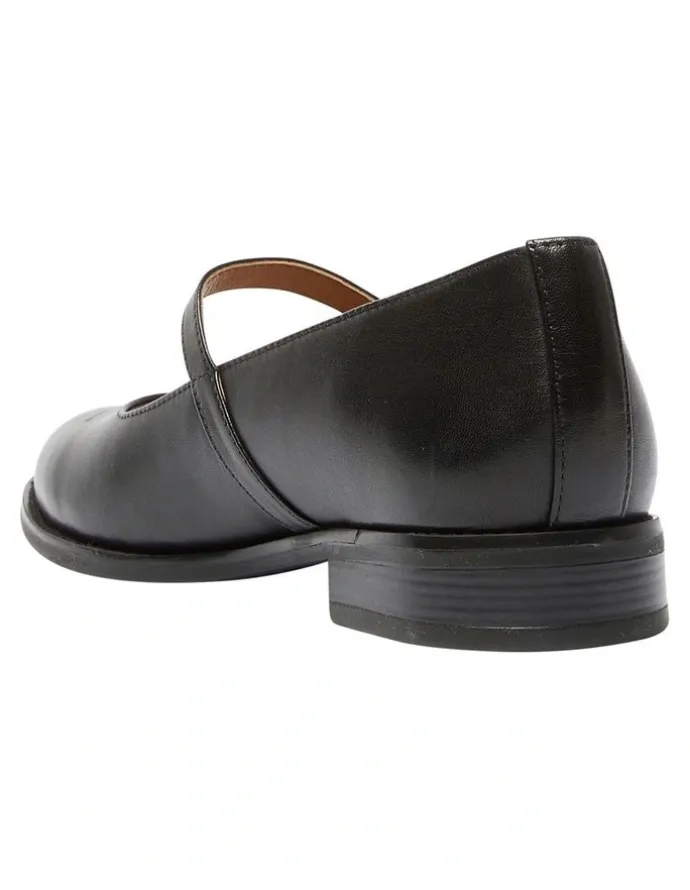 Easy Steps Gabriel Flat Shoes in Black Leather