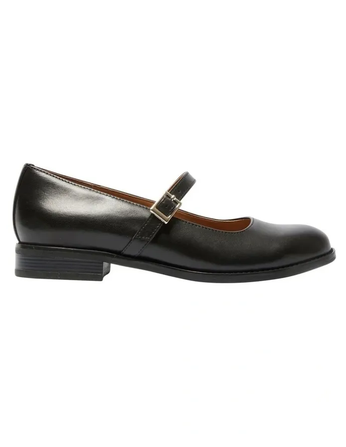 Easy Steps Gabriel Flat Shoes in Black Leather