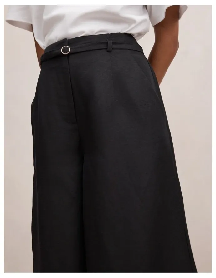 Forever New Petite Matilda Linen Blend Pants in Black