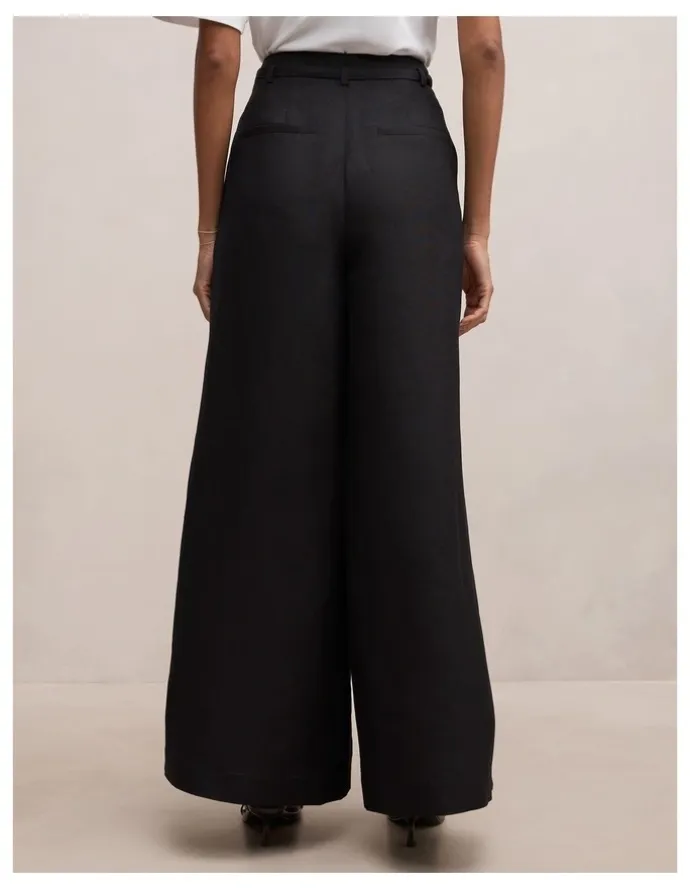 Forever New Petite Matilda Linen Blend Pants in Black