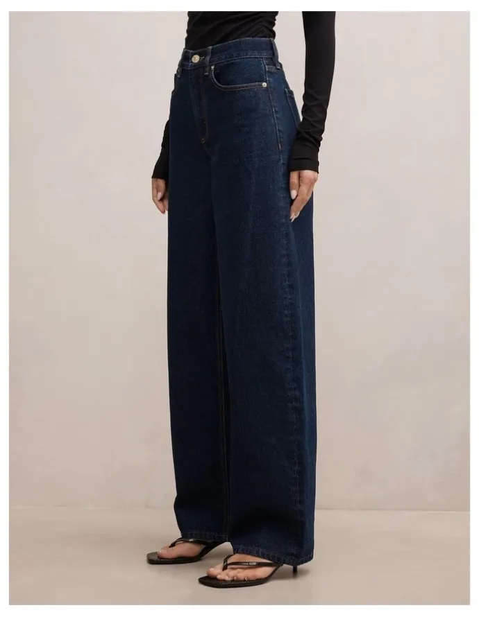 Forever New Emma Mid Rise Barrel Jeans in Blue