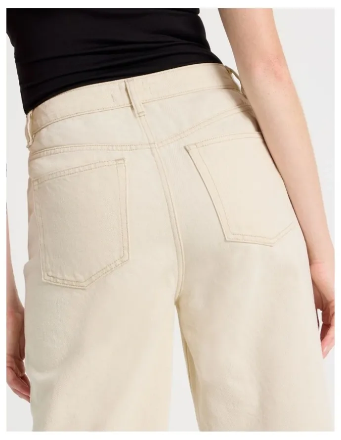 GRAB Boyfriend Mid Rise Jeans in Ecru