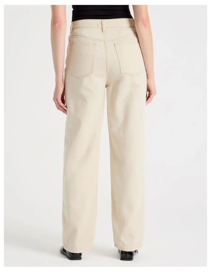 GRAB Boyfriend Mid Rise Jeans in Ecru