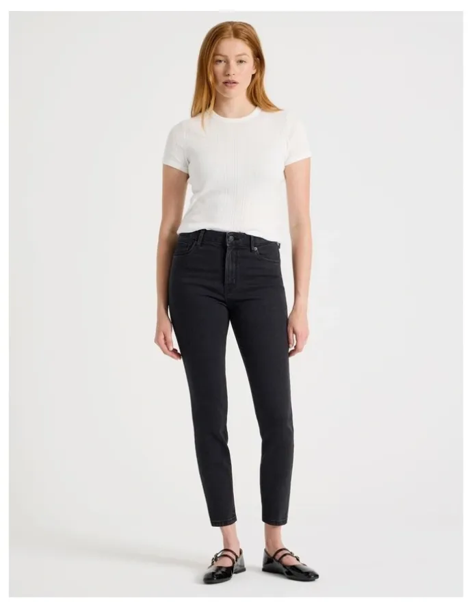GRAB Skinny Mid Rise Jeans With Short Inseam in Black