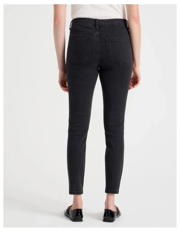 GRAB Skinny Mid Rise Jeans With Short Inseam in Black