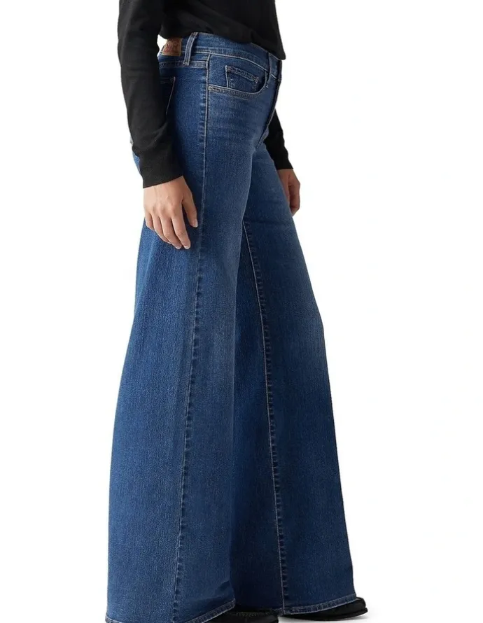 Levi's 318 Shaping Wide-Leg Jeans in Blue