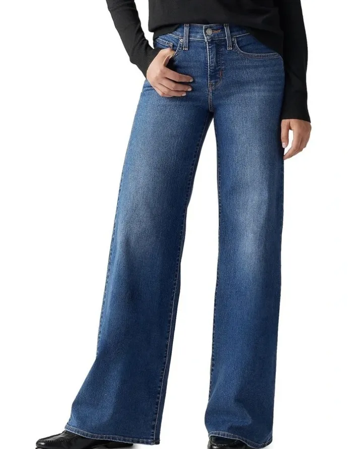 Levi's 318 Shaping Wide-Leg Jeans in Blue