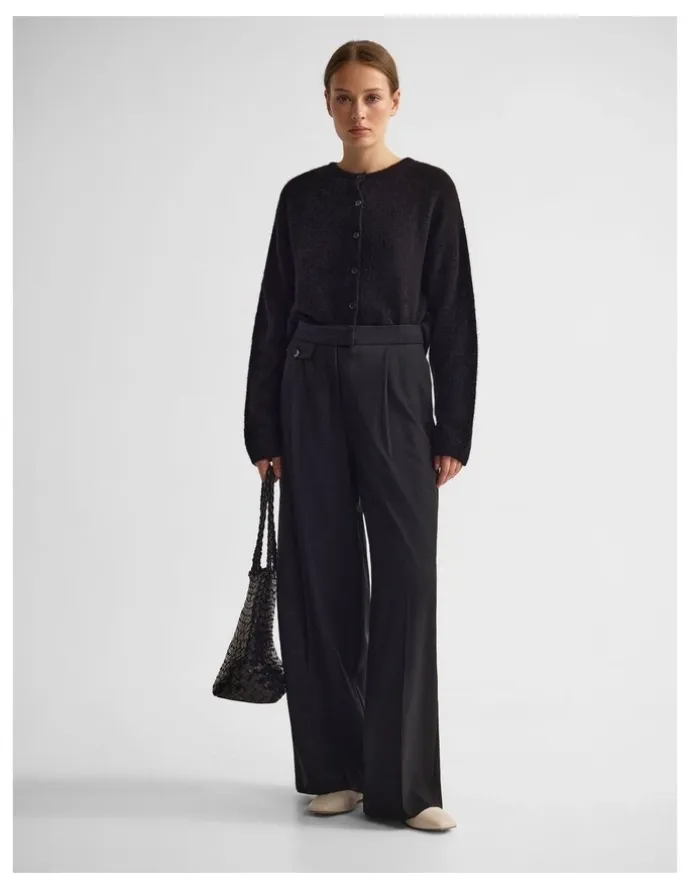 Oxford Jessie Wool Cardigan in Black