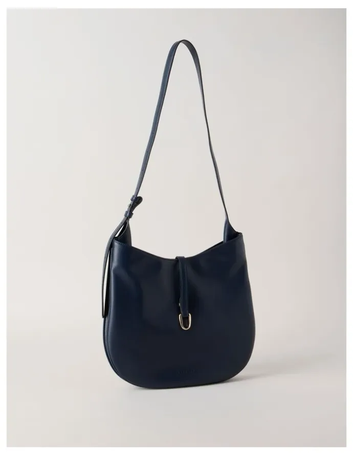 Regatta Rye Shoulder Bag in Navy