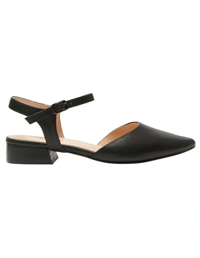 Sandler Amity Flat Leather Shoes in Black