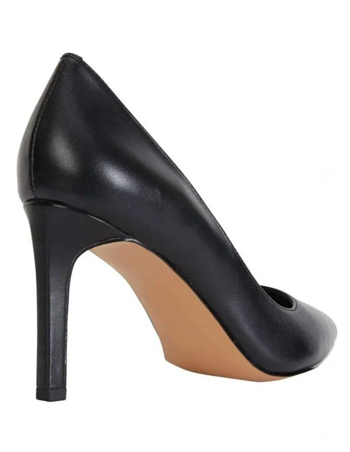 Sandler Octavia Heeled Shoes in Black Leather