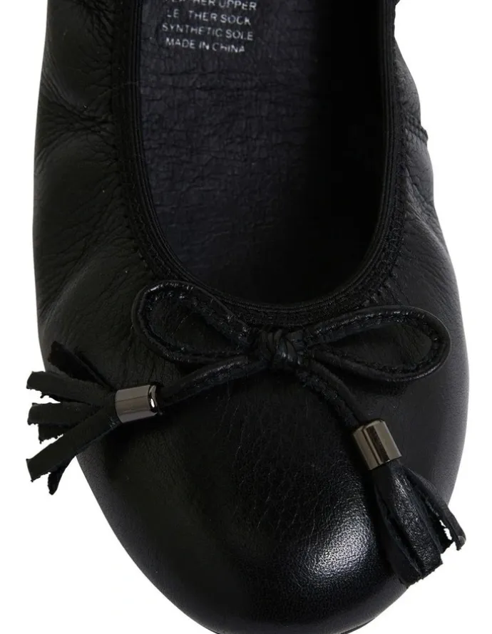 Sandler Prima Flat Shoes in Black Leather