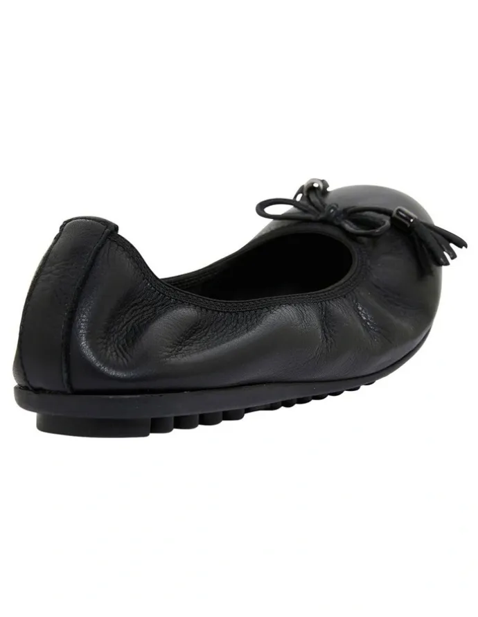 Sandler Prima Flat Shoes in Black Leather