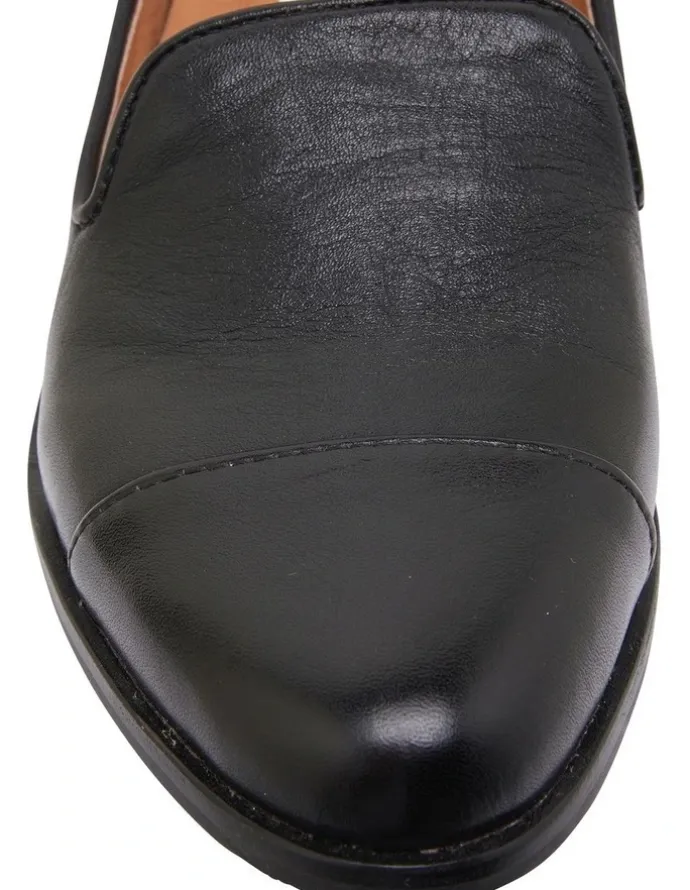 Sandler Sable Flat Shoes in Black Leather