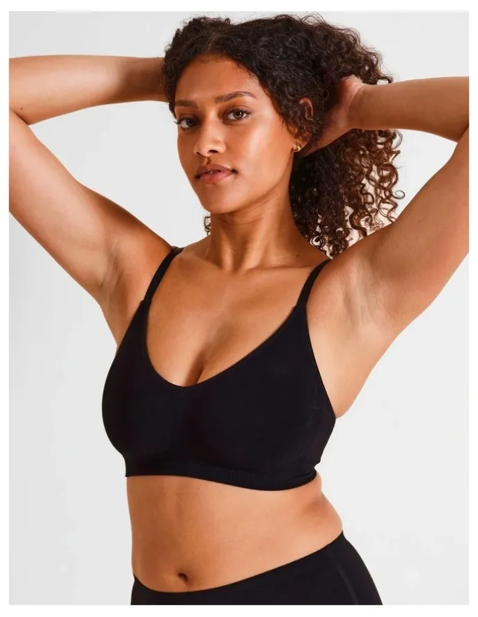 Soho Seamless No Show Bralette in Black