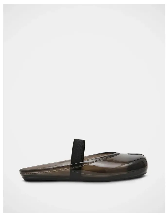 Steve Madden Cova Flats in Black