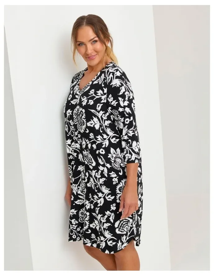Taking Shape Bamboo Monochrome Nightie Black/off White