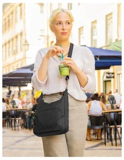 Travelon Classic Anti-Theft Essential Messenger Bag in Black