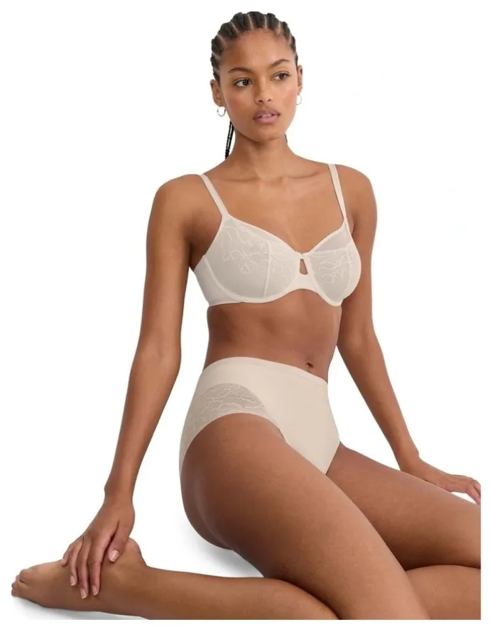 Triumph Comfort Contour Minimiser Bra in Beige