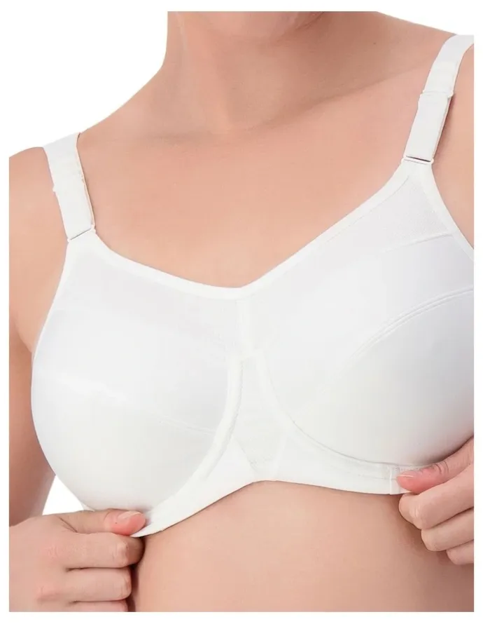 Triumph Triaction Ultra Underwire Sports Bra in White