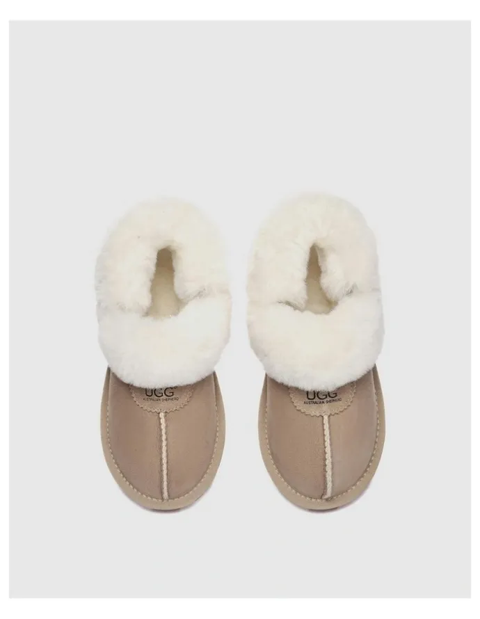 UGG Australian Shepherd Waffle Fluffy in Sand