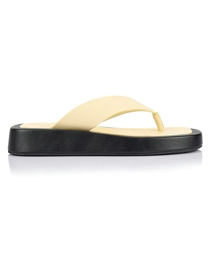 Verali Bouncer II Flatform Thongs in Butter/Black