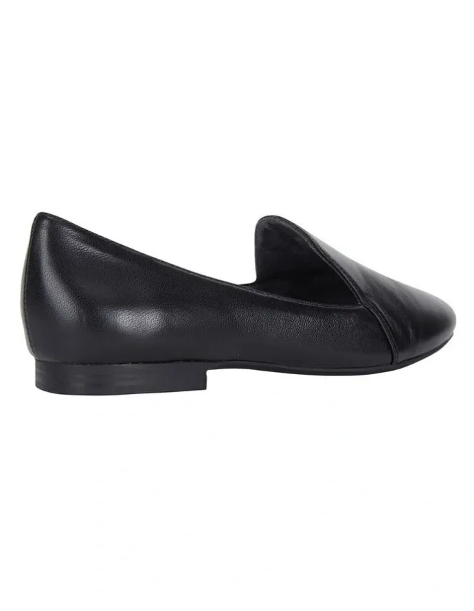 Wide Steps Castle Flat Shoes in Black Glove