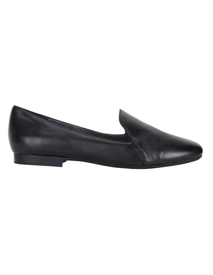 Wide Steps Castle Flat Shoes in Black Glove