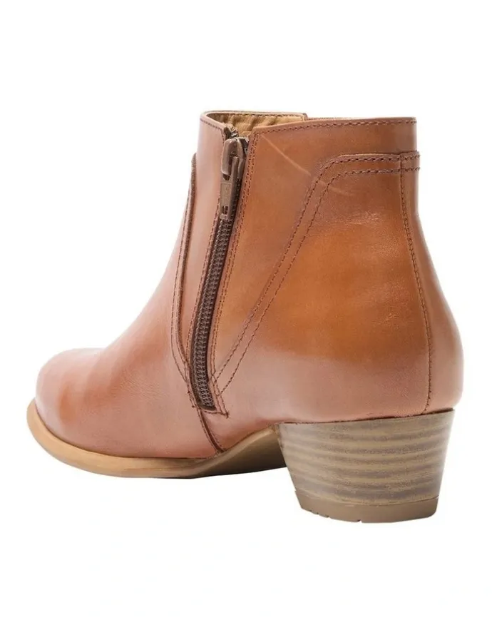Wide Steps Delmar Boots in Mid Brown Leather