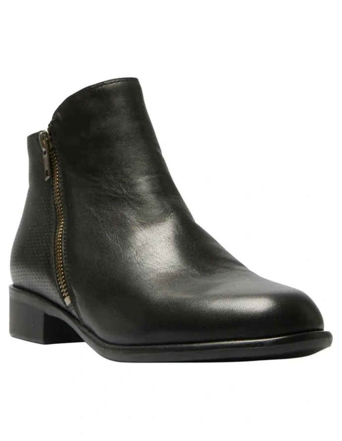 Wide Steps Lorenzo Boots in Black Leather