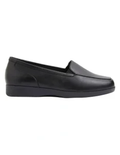 Wide Steps Verse Black Glove Flat Shoes