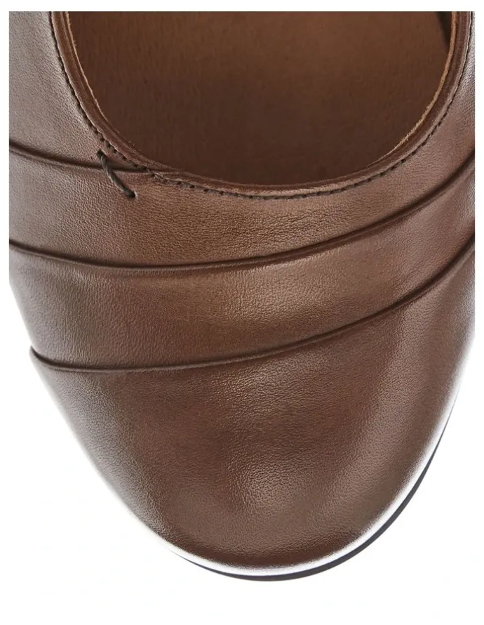 Wide Steps Winston Sandals in Brown Glove