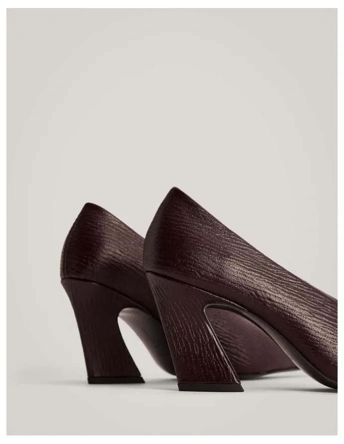 Witchery Avery Textured Heels in Fig