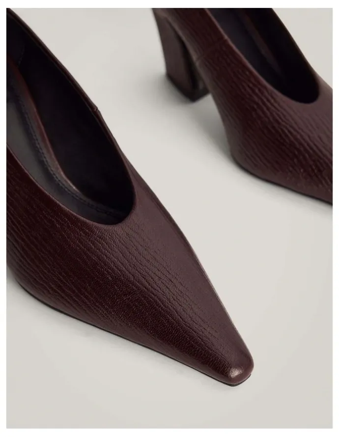 Witchery Avery Textured Heels in Fig