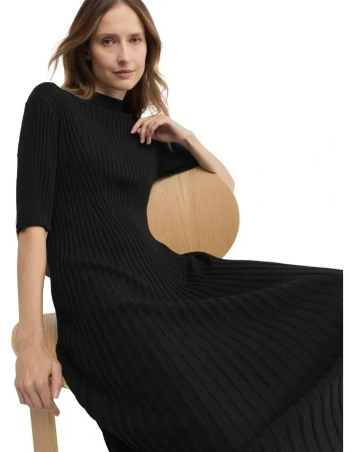 Yarra Trail Oak Knit Dress in Black